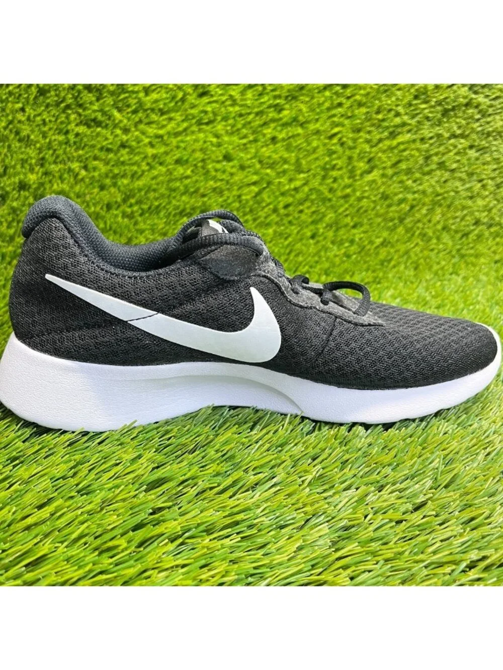 Nike Tanjun Womens Size 7.5 Black White Athletic Running Walking Shoes Sneakers